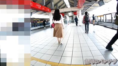 【最新极品抄底】抄底大师精品新作 长腿漂亮美女和男友逛商场 白皙皮肤干净粉嫩逼逼一览无余 (3)